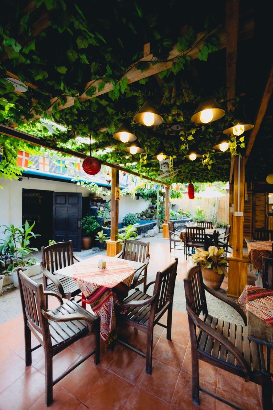 Chanthavong Hostel 琅勃拉邦 外观 照片
