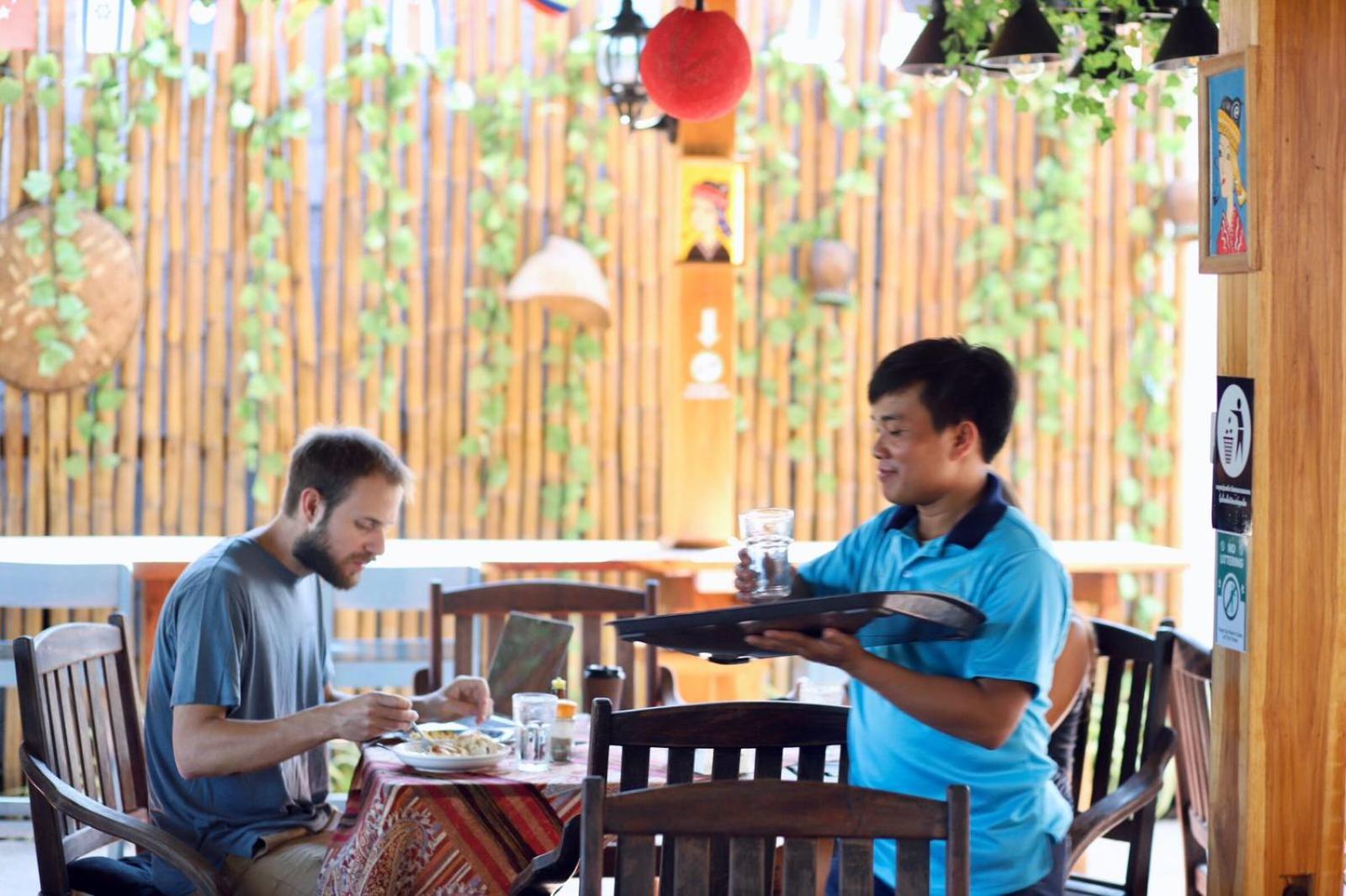 Chanthavong Hostel 琅勃拉邦 外观 照片